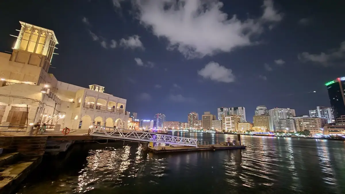 مراكز التسوق والأسواق التقليدية